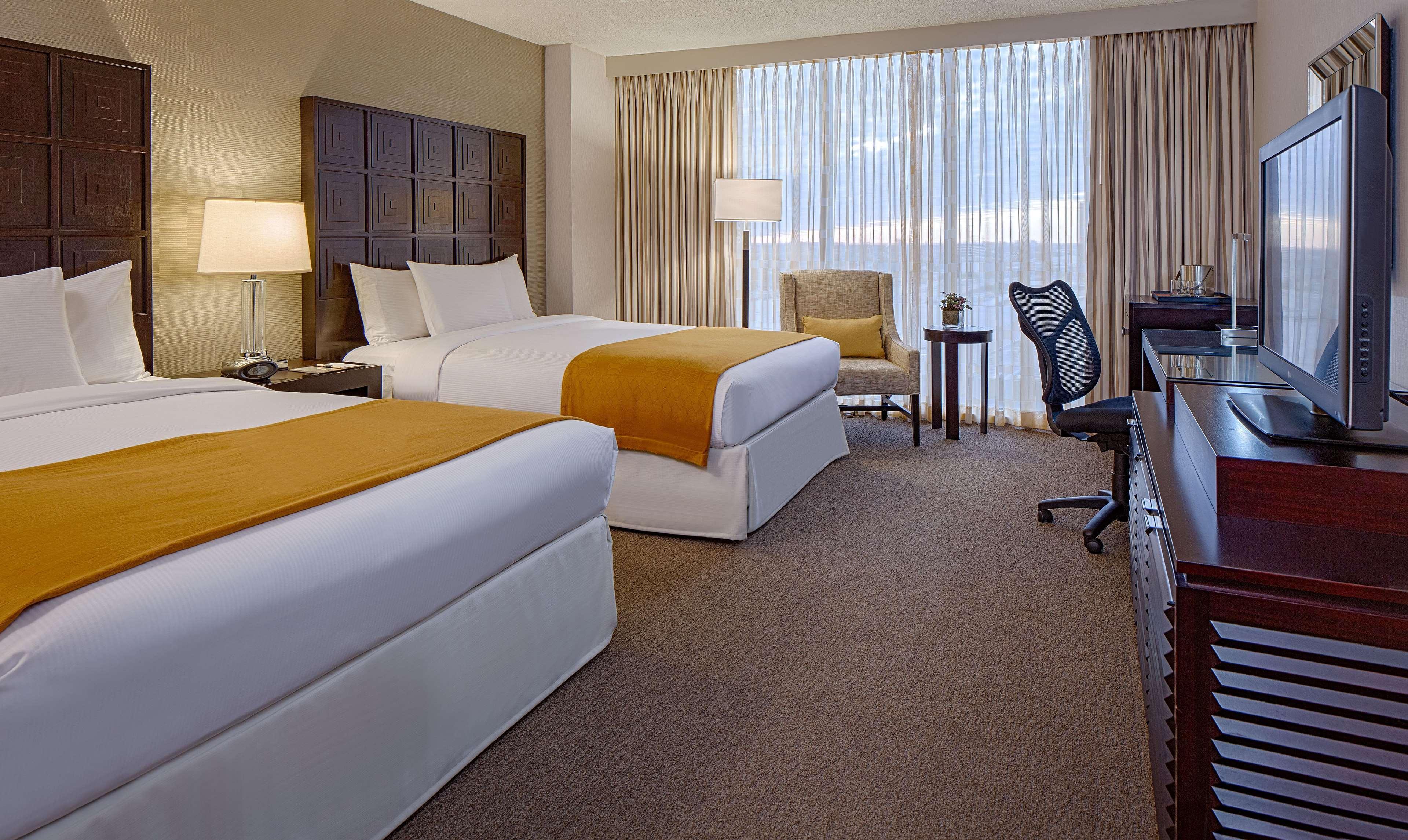 Doubletree By Hilton Hotel Houston Greenway Plaza Esterno foto