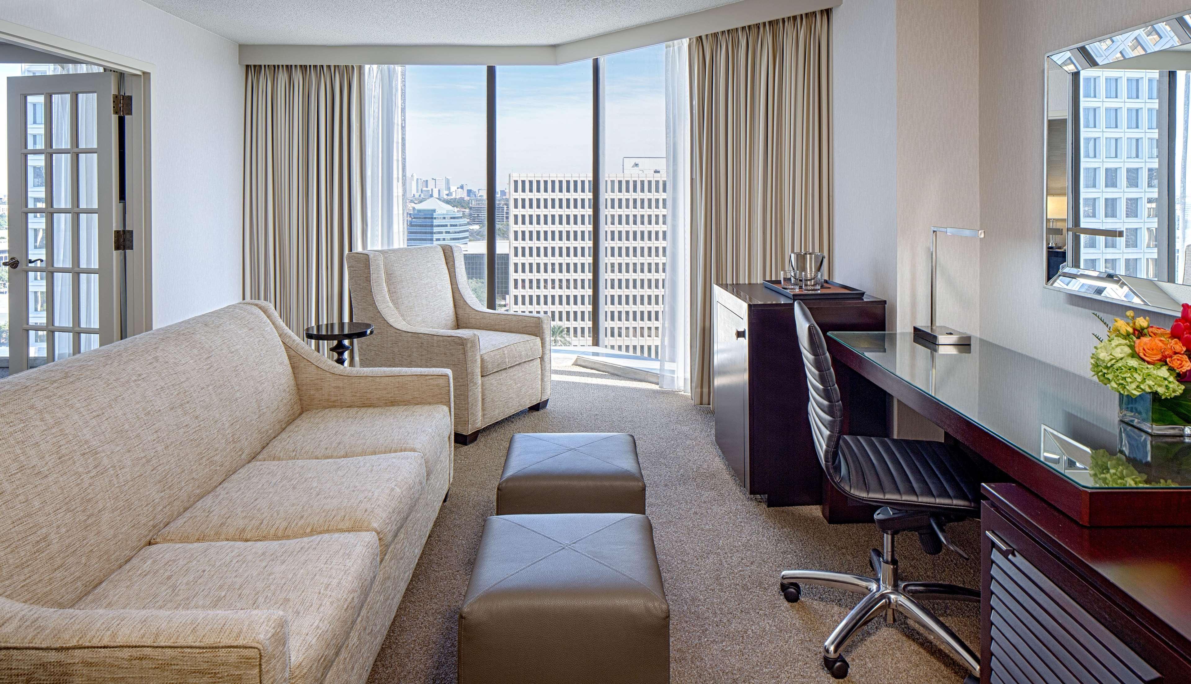 Doubletree By Hilton Hotel Houston Greenway Plaza Esterno foto