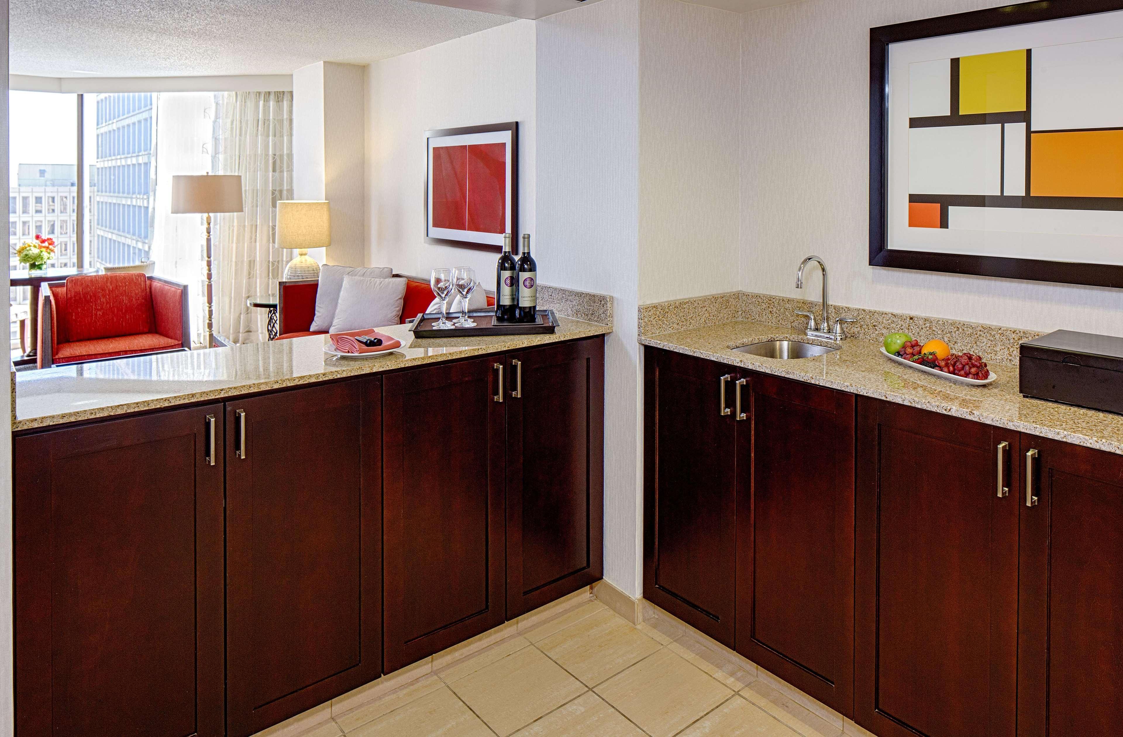 Doubletree By Hilton Hotel Houston Greenway Plaza Esterno foto