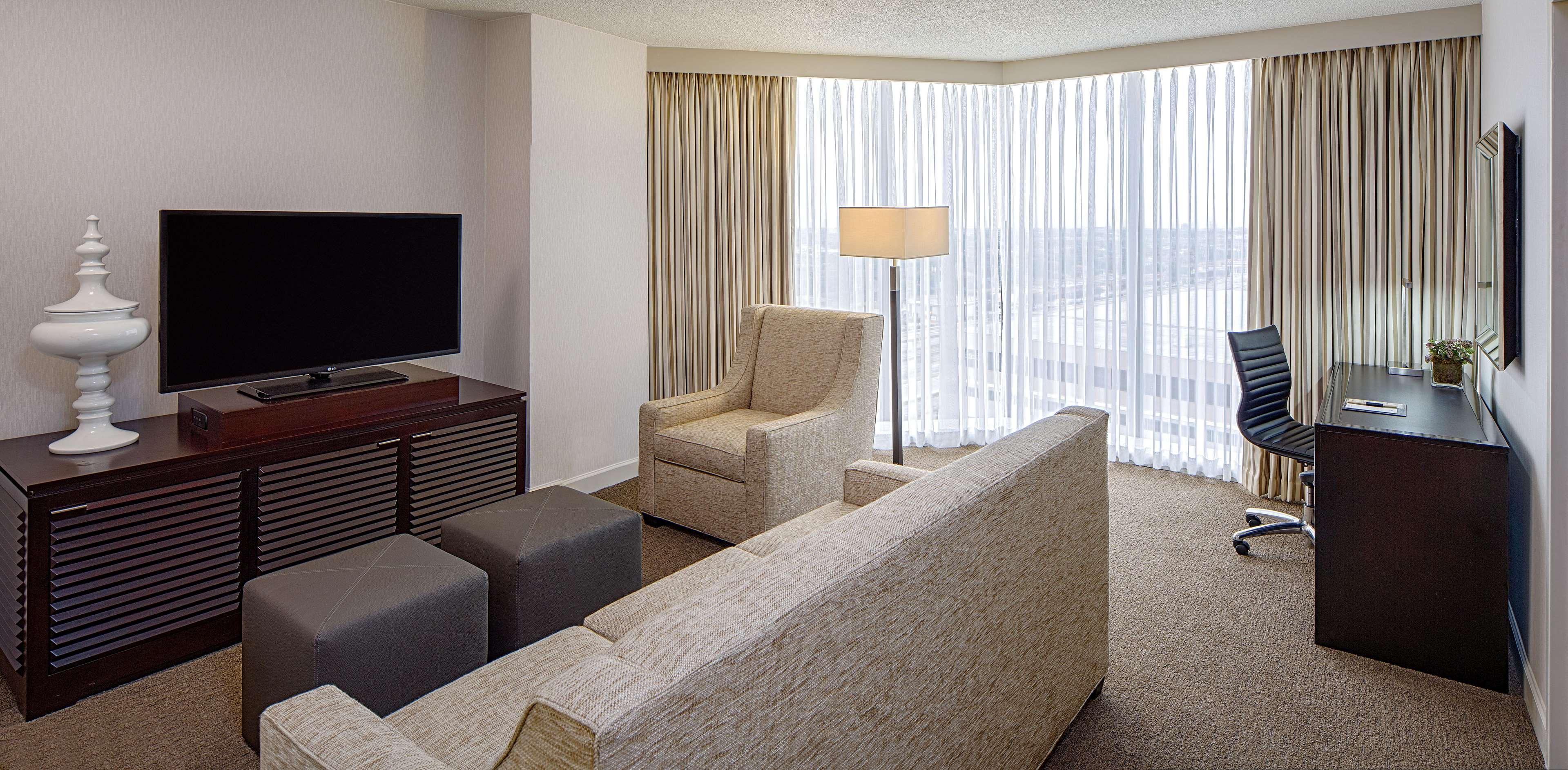 Doubletree By Hilton Hotel Houston Greenway Plaza Esterno foto