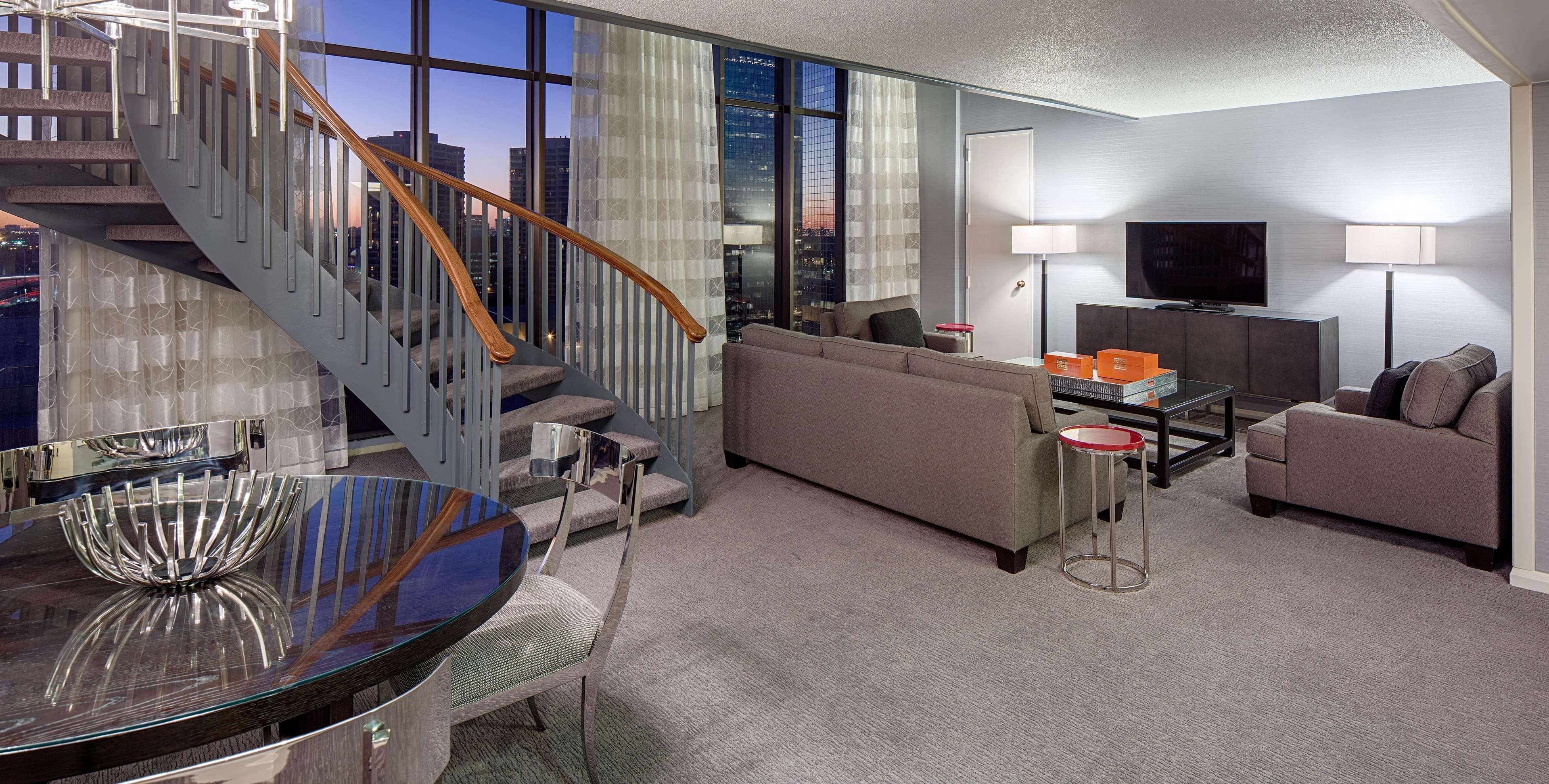 Doubletree By Hilton Hotel Houston Greenway Plaza Esterno foto