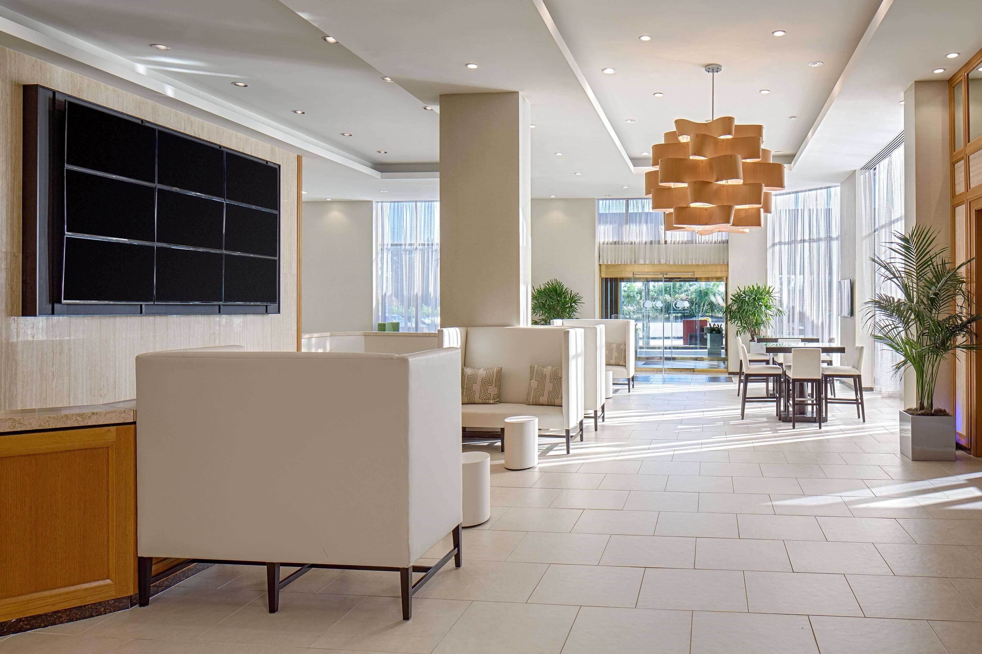 Doubletree By Hilton Hotel Houston Greenway Plaza Esterno foto