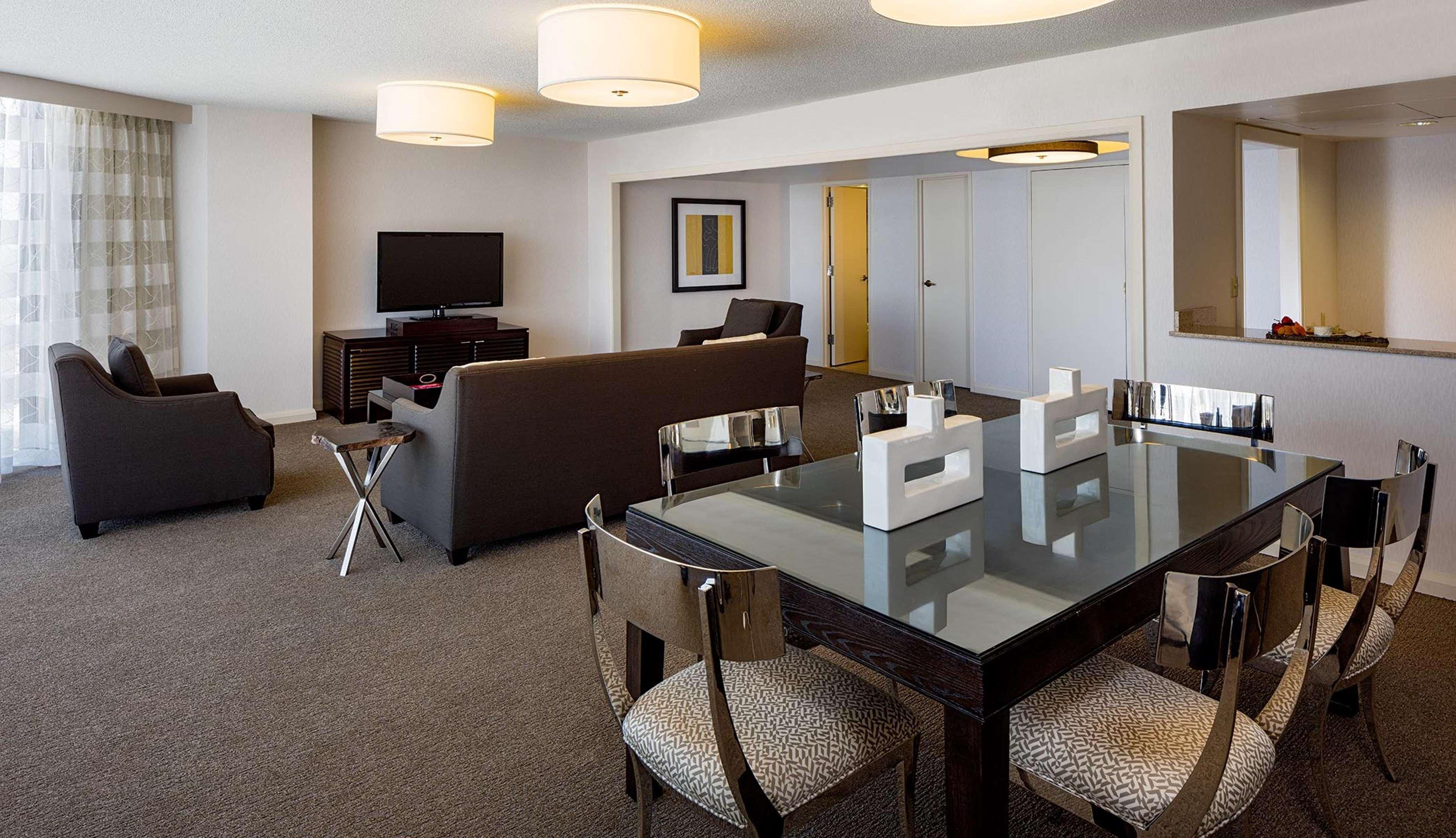 Doubletree By Hilton Hotel Houston Greenway Plaza Esterno foto