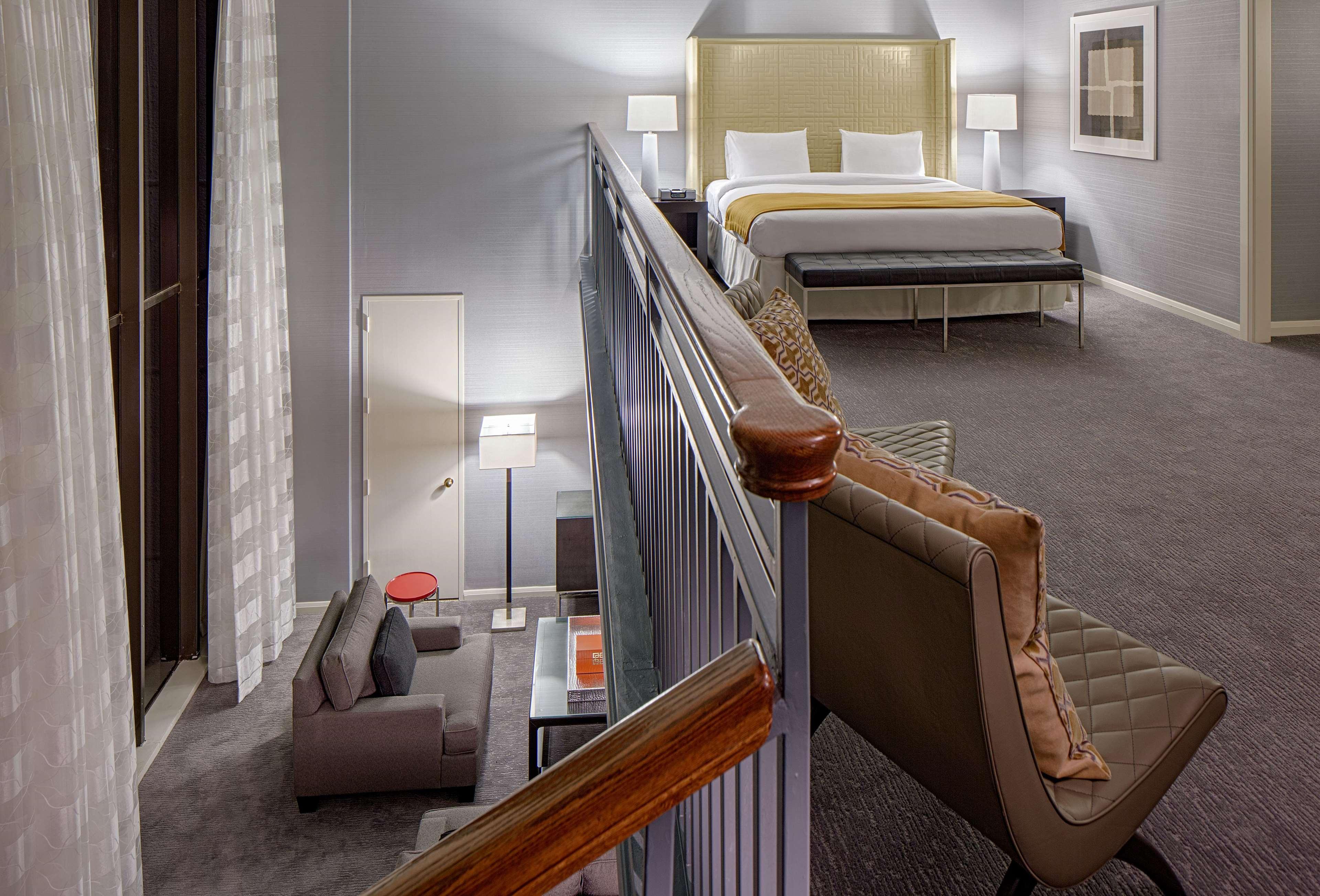 Doubletree By Hilton Hotel Houston Greenway Plaza Esterno foto