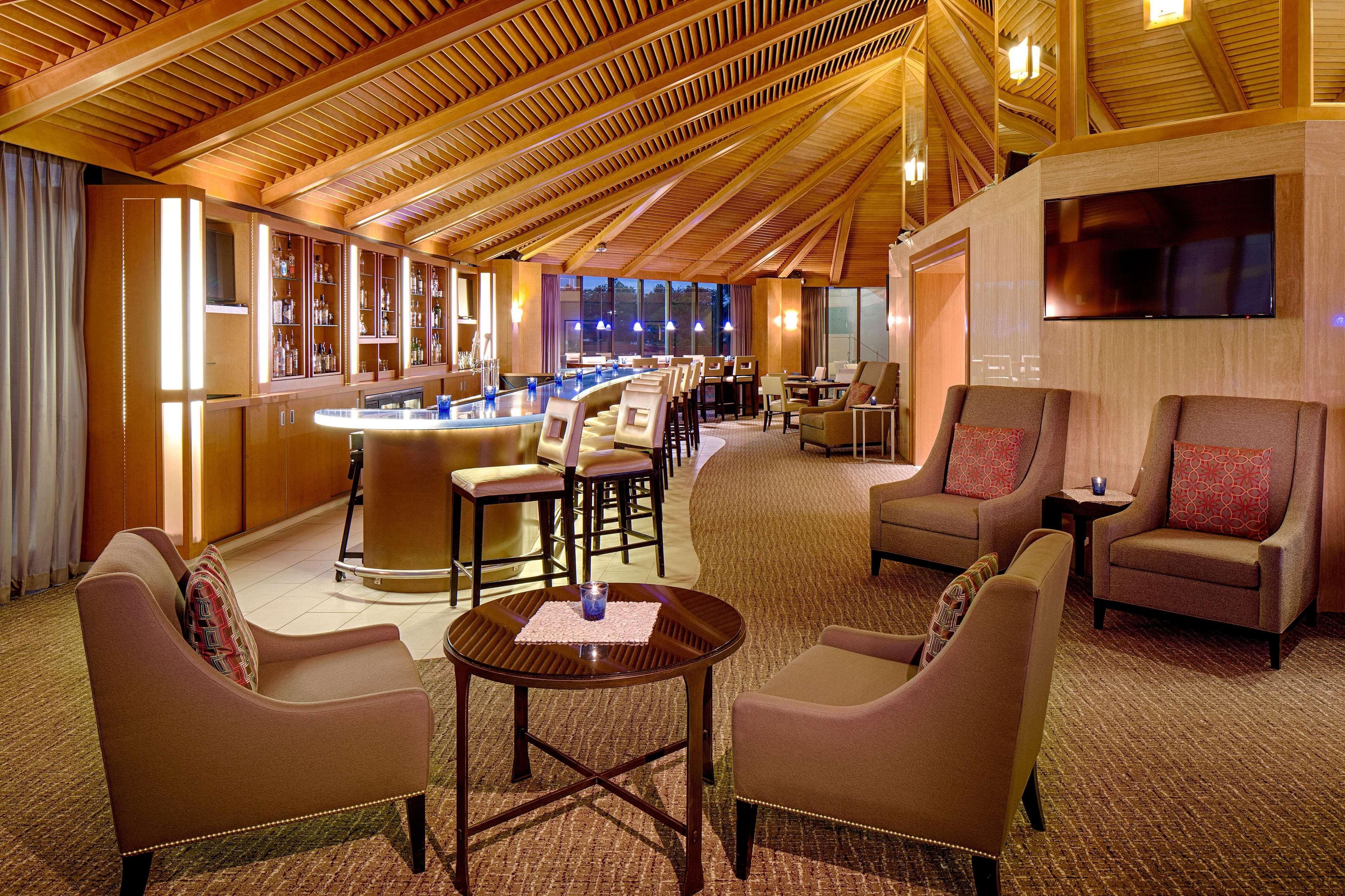 Doubletree By Hilton Hotel Houston Greenway Plaza Esterno foto