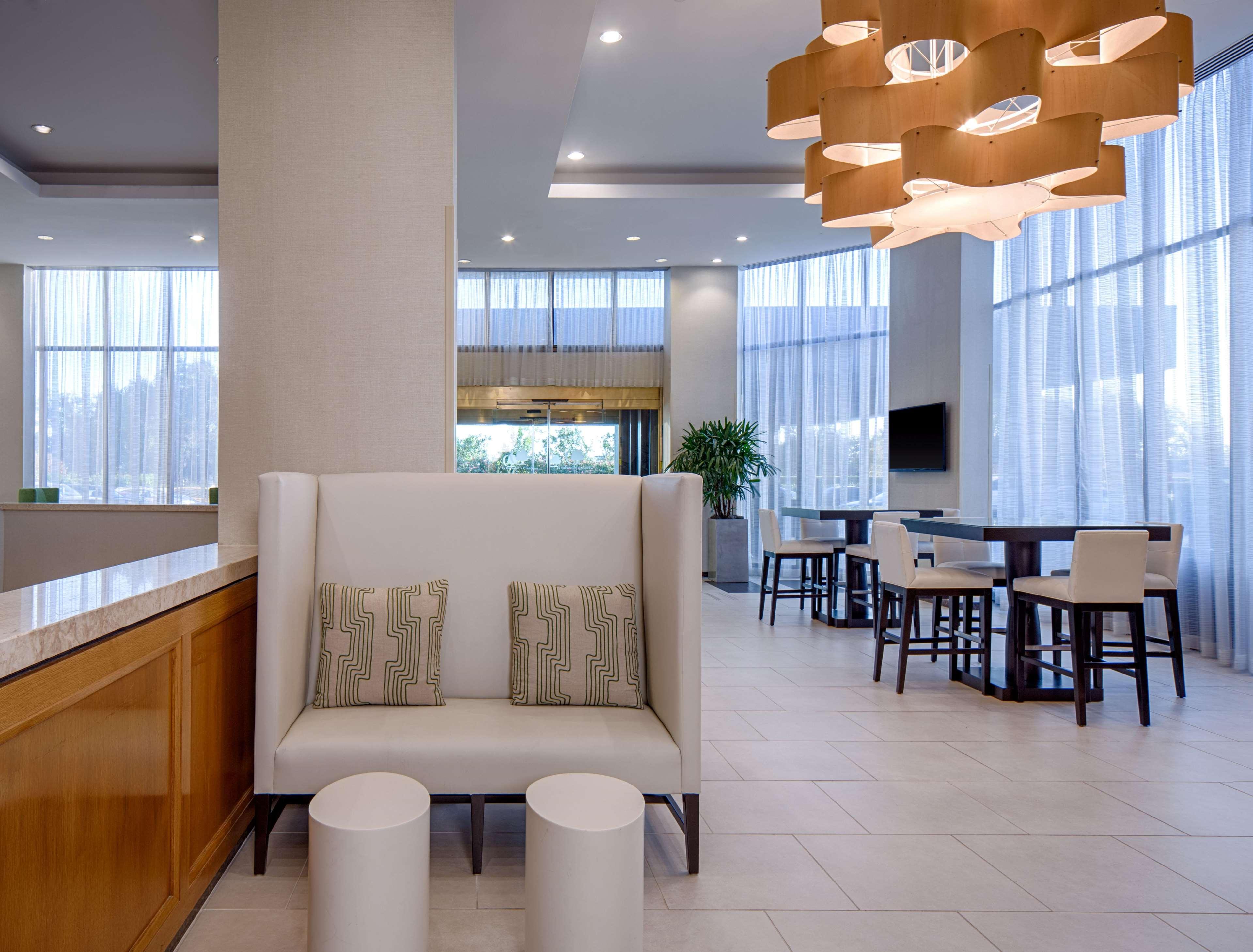 Doubletree By Hilton Hotel Houston Greenway Plaza Esterno foto