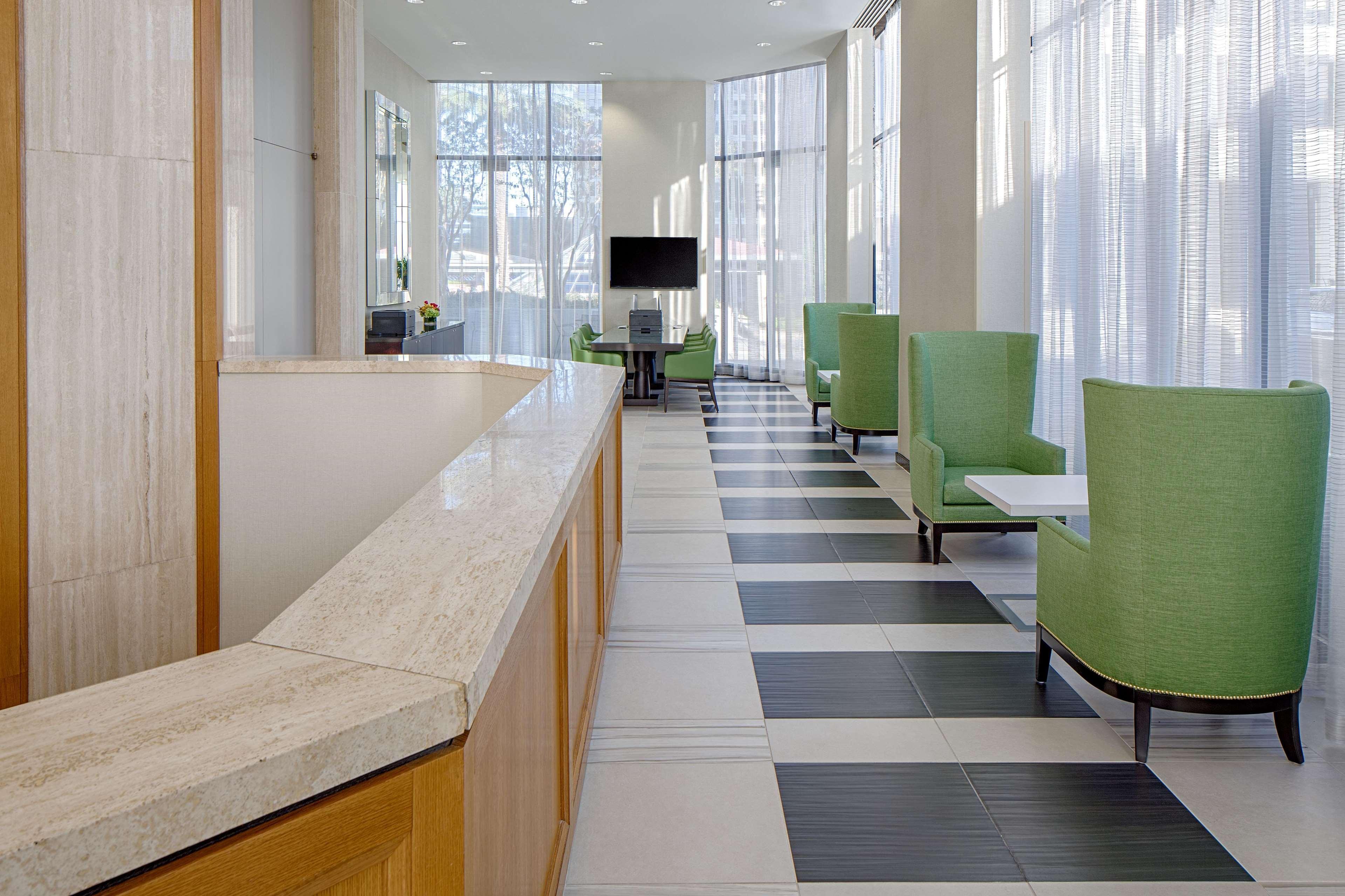 Doubletree By Hilton Hotel Houston Greenway Plaza Esterno foto