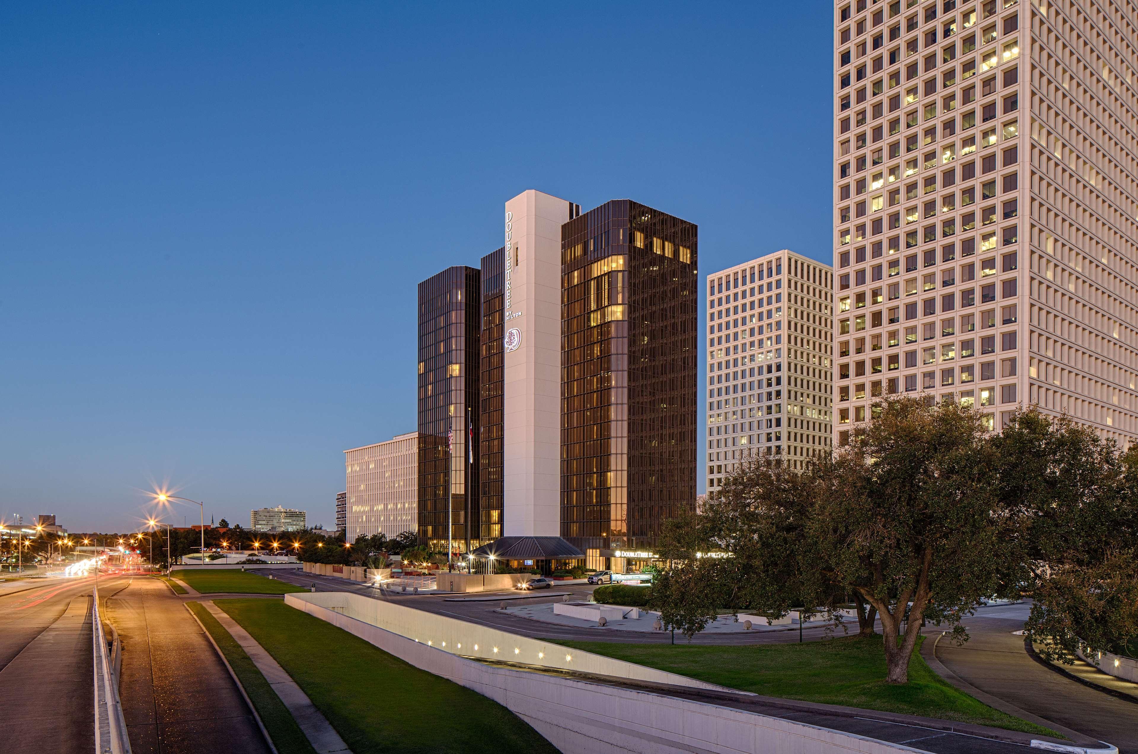 Doubletree By Hilton Hotel Houston Greenway Plaza Esterno foto