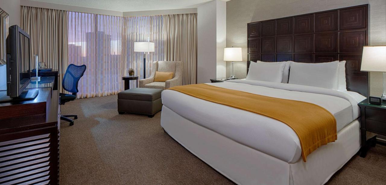 Doubletree By Hilton Hotel Houston Greenway Plaza Esterno foto