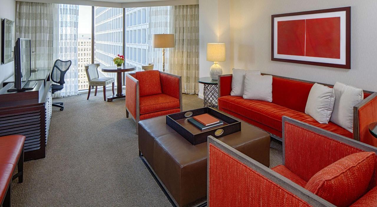 Doubletree By Hilton Hotel Houston Greenway Plaza Esterno foto