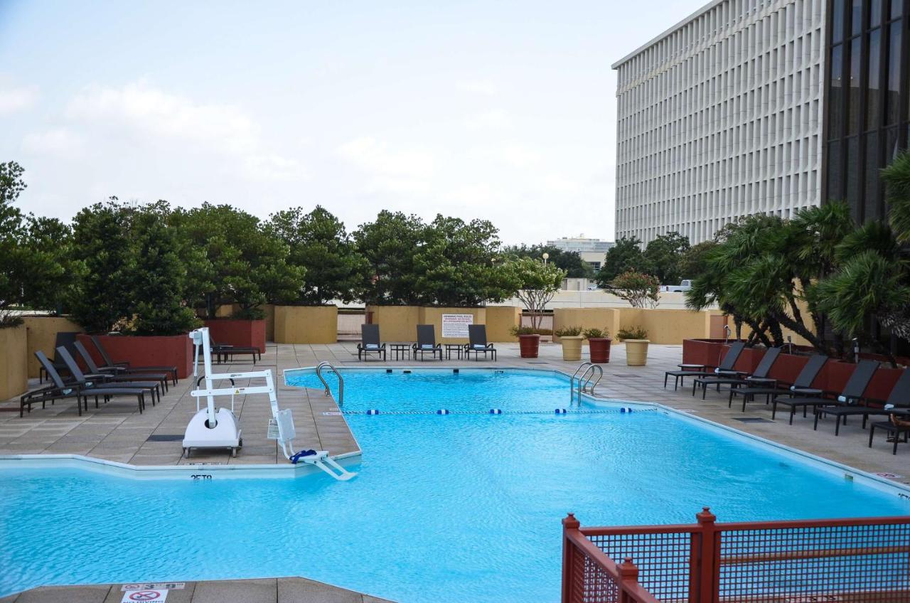 Doubletree By Hilton Hotel Houston Greenway Plaza Esterno foto